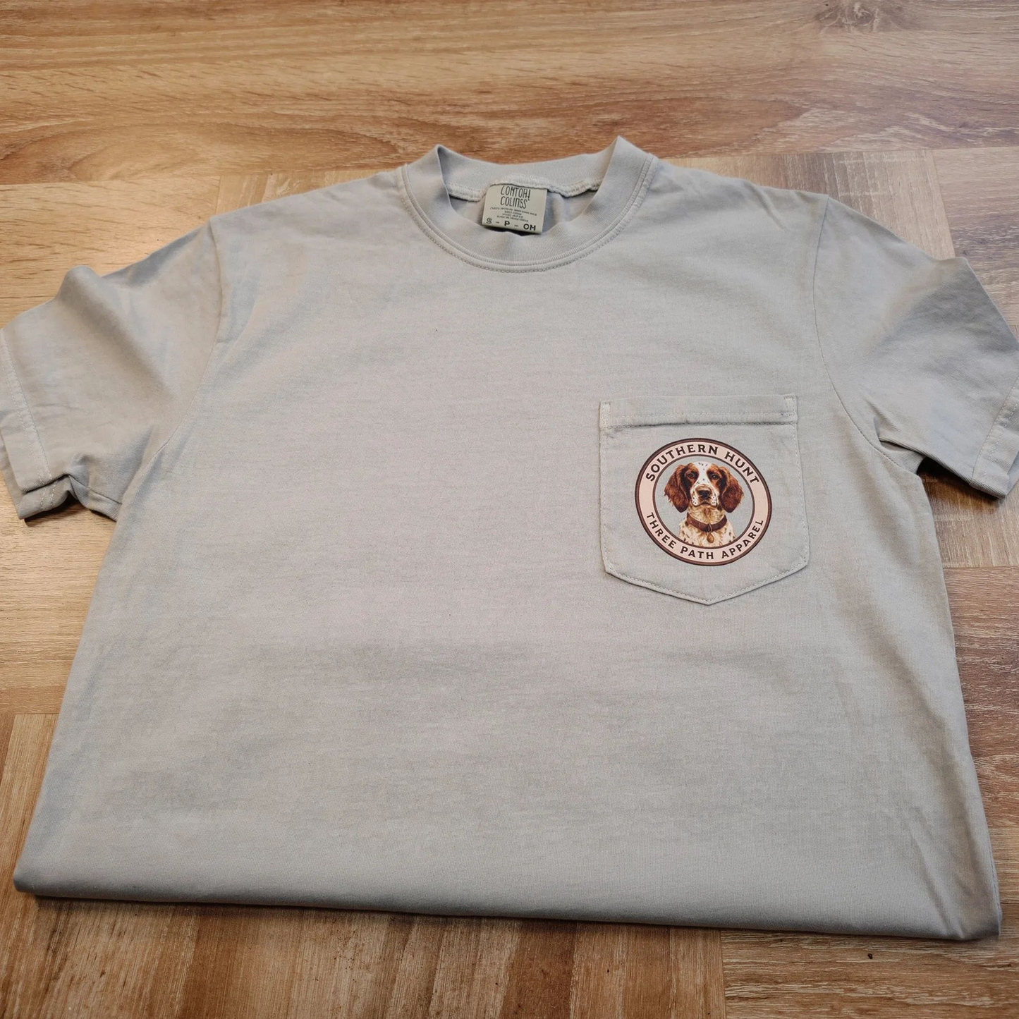 Southern Hunt – Steady & Focused Pocket Tee